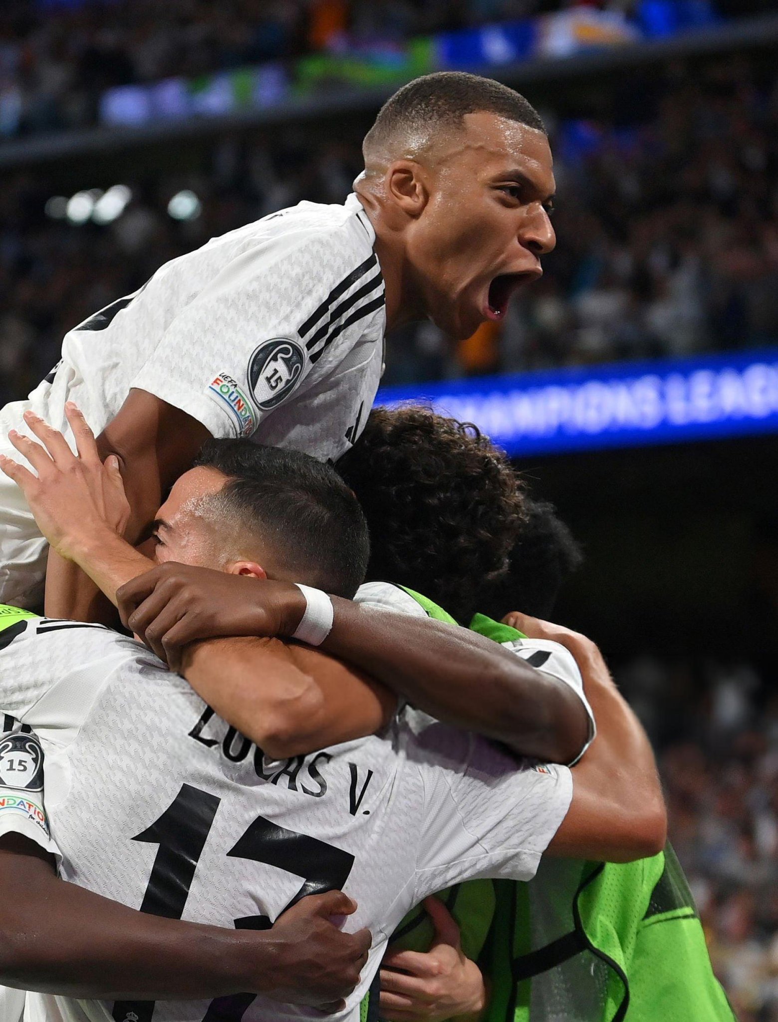 米兰电竞官网-精彩对局！欧预赛比赛令人屏息以待(欧预赛赛程2021)